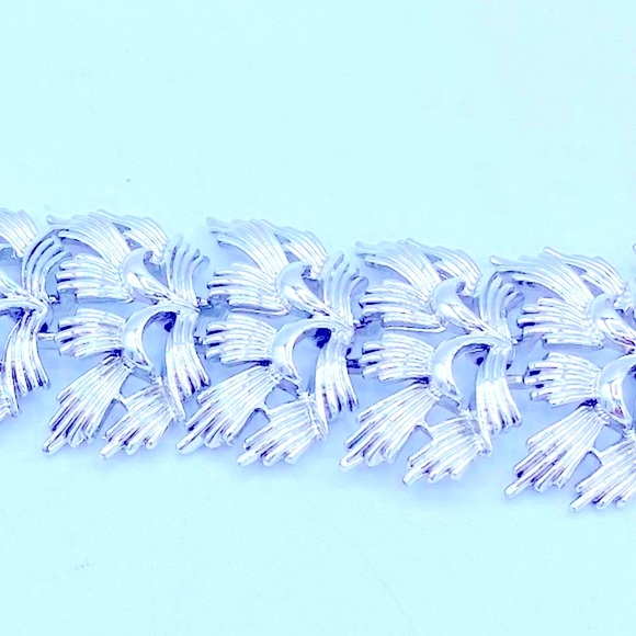 Vintage CORO Pegasus Silver Tone Textured Spiked Leaf Design Link Bracelet - Picture 7 of 9